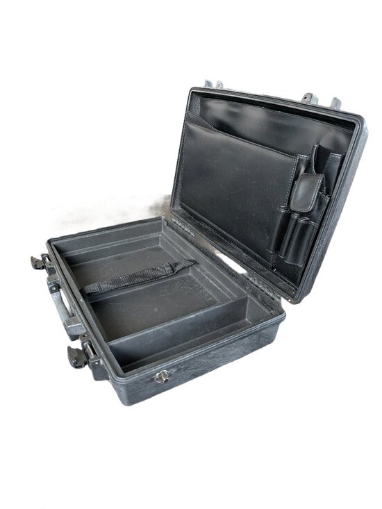 Pelican 1490 Case - Locking Laptop case / Briefcase - Picture 2 of 16